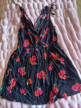 Express Black Floral Tie-Shoulder V-Neck mini dress